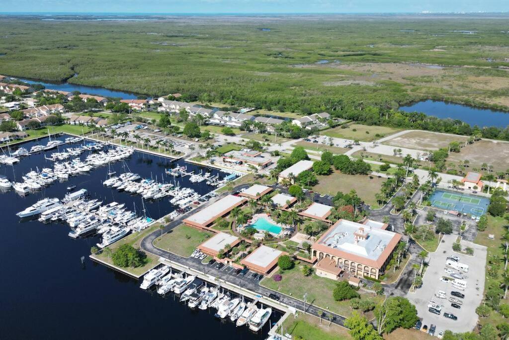 Appartamento Marina Getaway On The Water! North North Naples Esterno foto