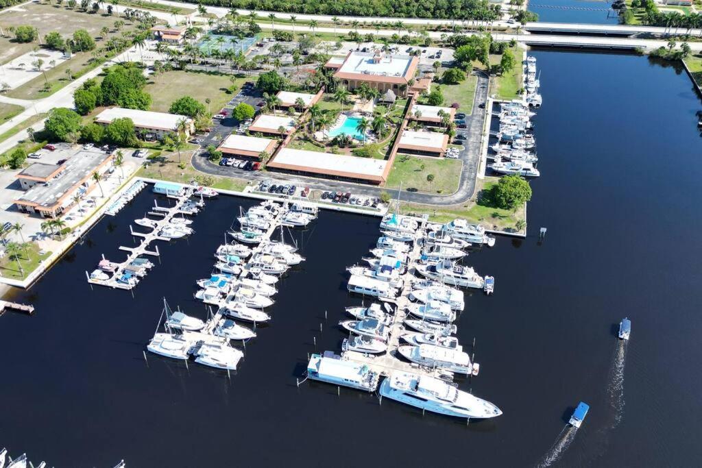 Appartamento Marina Getaway On The Water! North North Naples Esterno foto