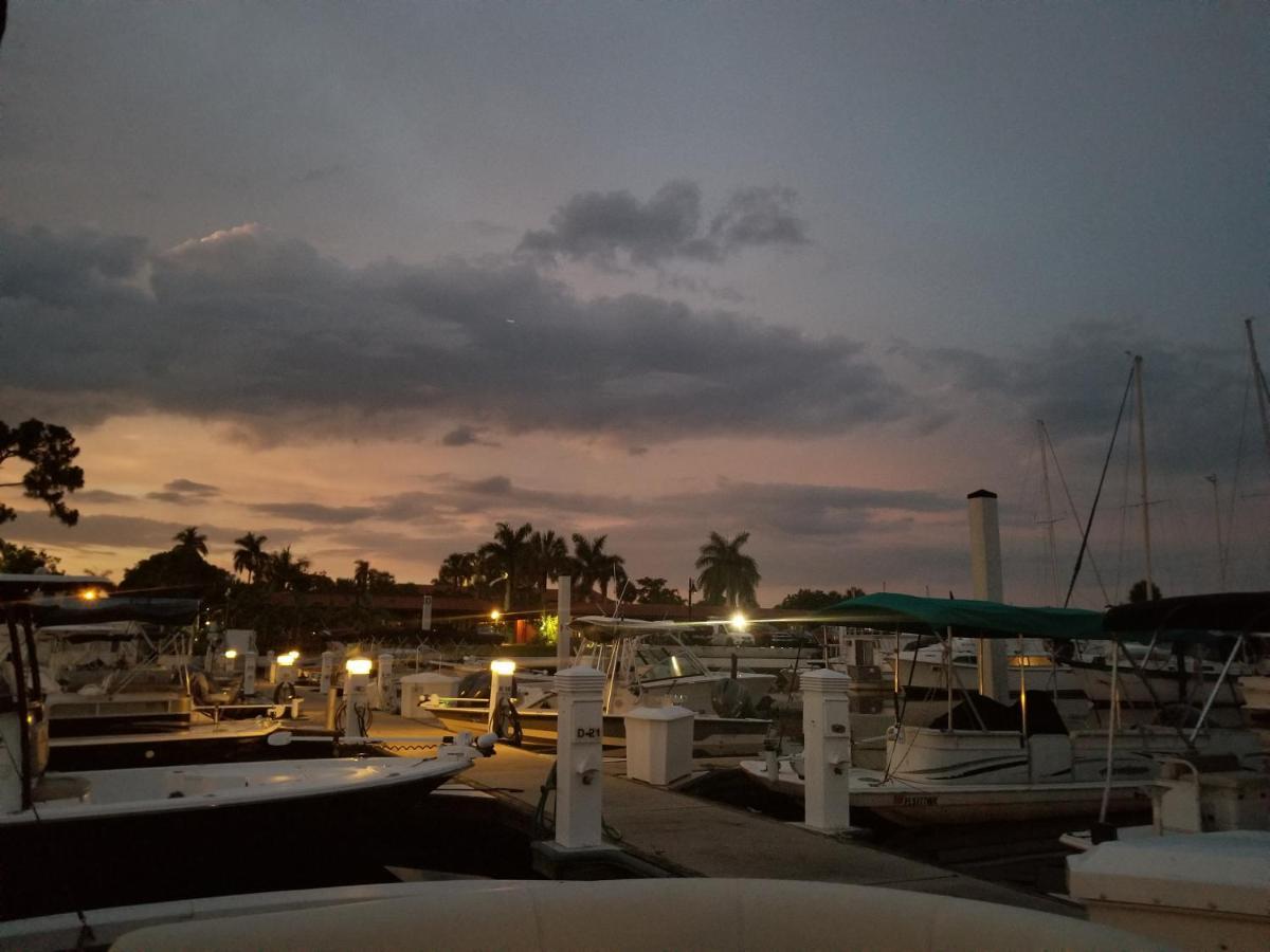 Appartamento Marina Getaway On The Water! North North Naples Esterno foto